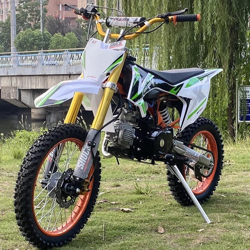 Sepeda motor Trail 125cc, ban  - Bike Chain ulasan dan harga